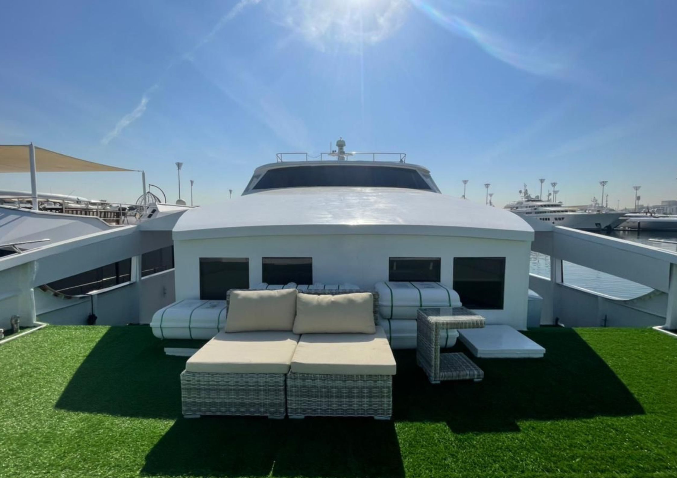 100ft yacht from outside